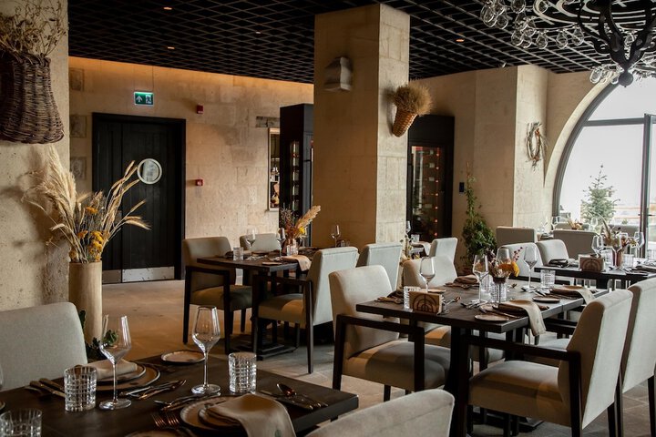 Dining 73 of 101
