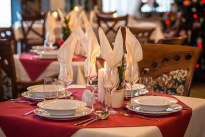 Dining 7 of 45