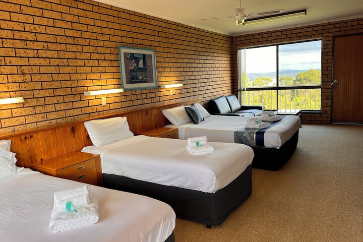 Room 4 of 52
