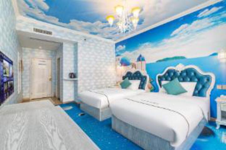 Room 16 of 18