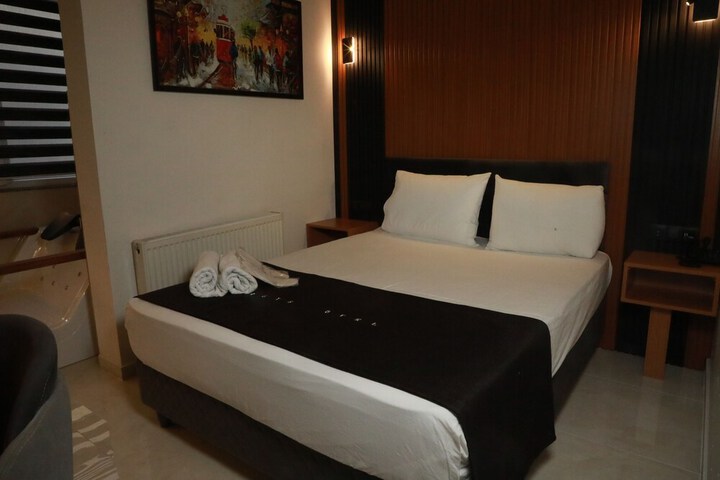 Room 8 of 20