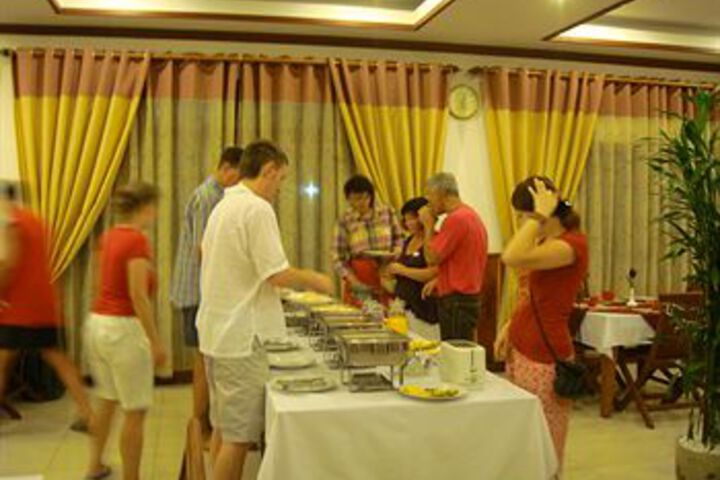 Dining 4 of 30