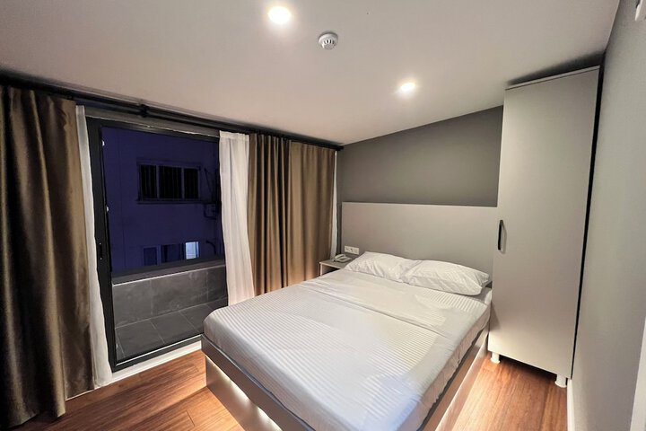 Room 6 of 73