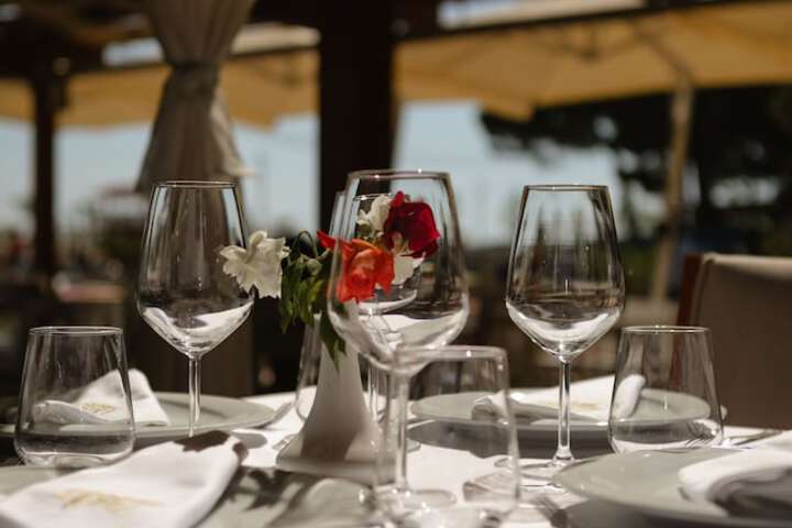 Dining 47 of 58