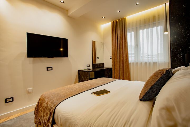 Room 9 of 37