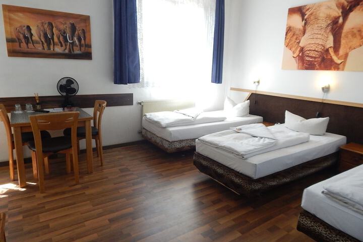 Room 7 of 33