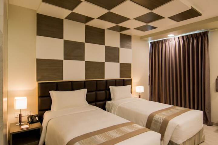 Room 7 of 129