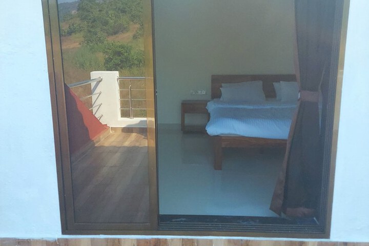 Room 5 of 40