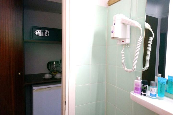 Room 11 of 22