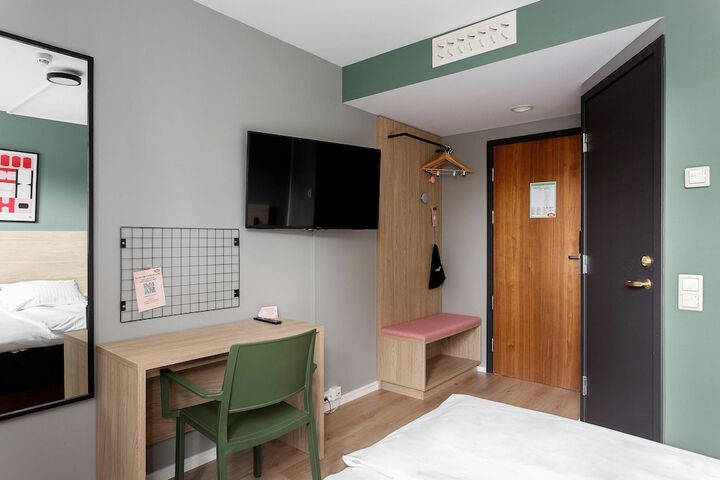 Room 26 of 80