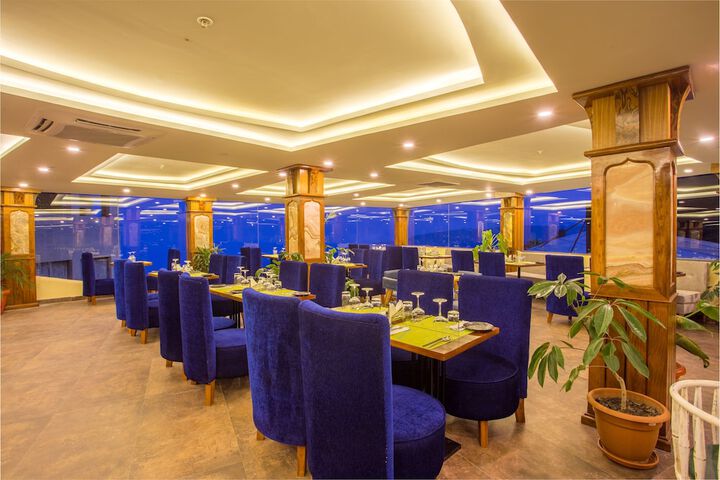 Dining 52 of 76