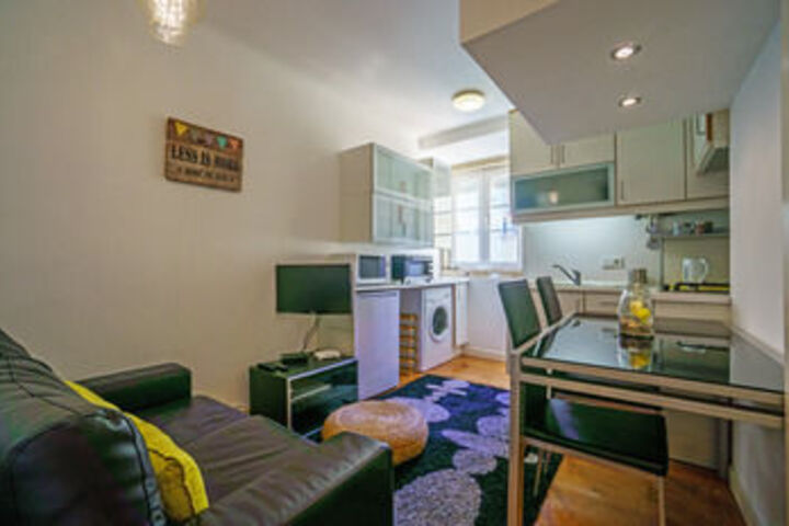 Room 100 of 121