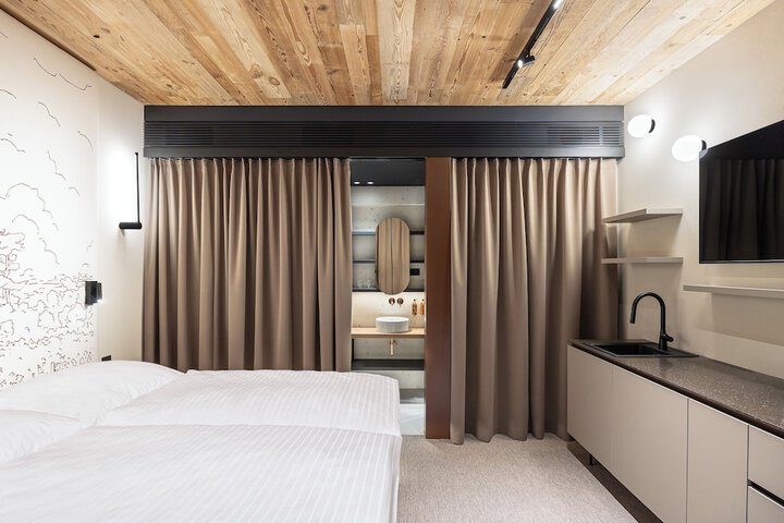 Room 12 of 25