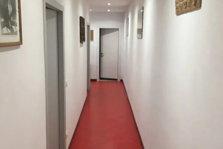 Room 9 of 11