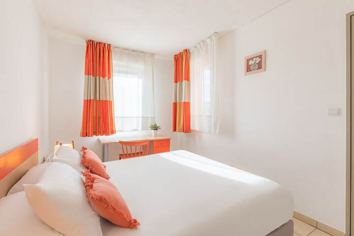 Room 5 of 27