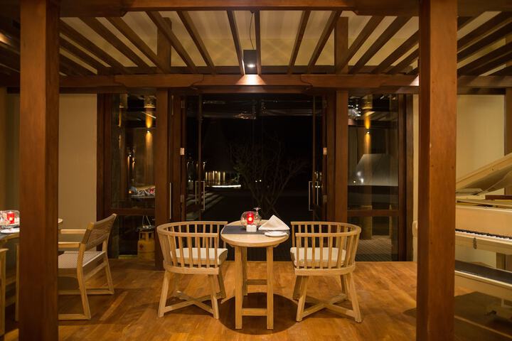Dining 55 of 75