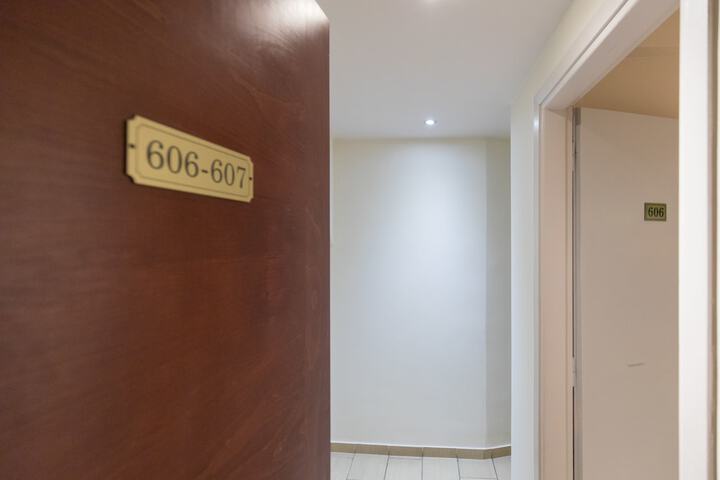 Room 37 of 74