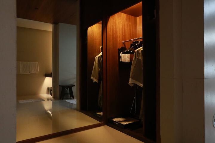 Room 9 of 39