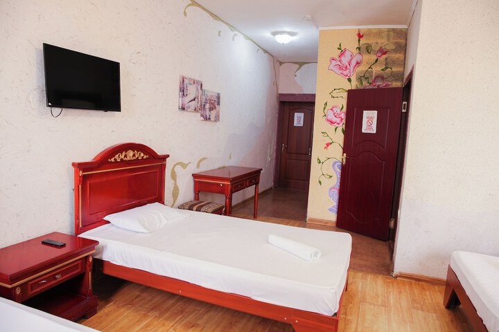 Room 8 of 19