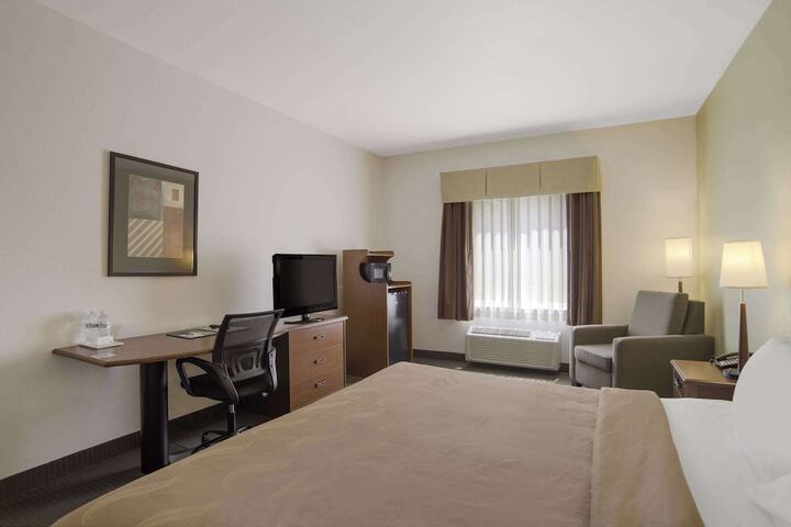 1 King Bed (4 of 13)