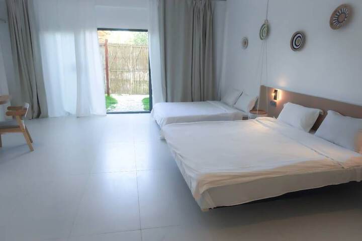 Room 4 of 27
