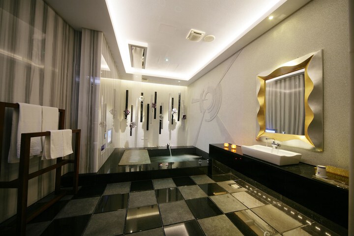 Room 13 of 65