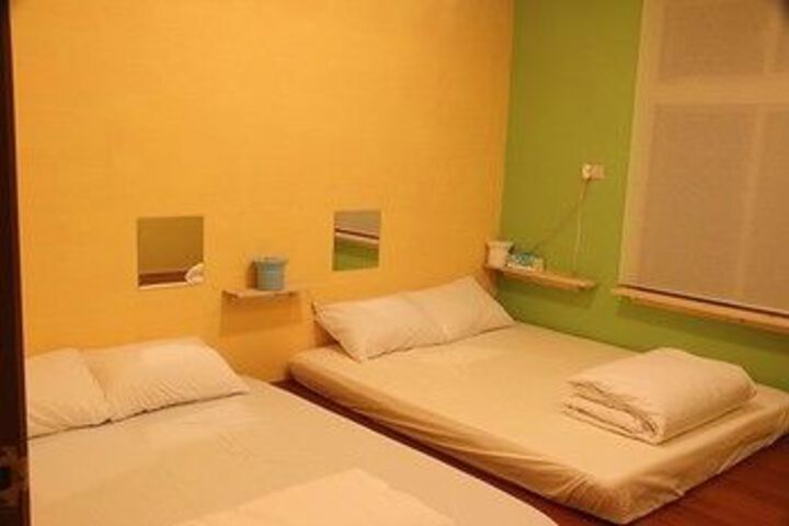 Room 7 of 33