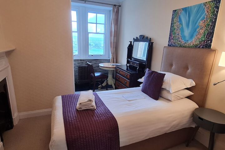 Room 40 of 141