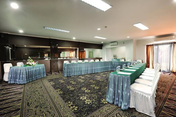 Ballroom/Hall 29 of 39