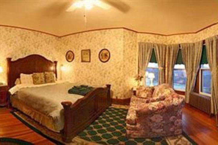 Room 6 of 100