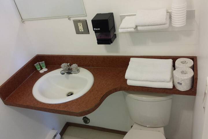 Room 32 of 49