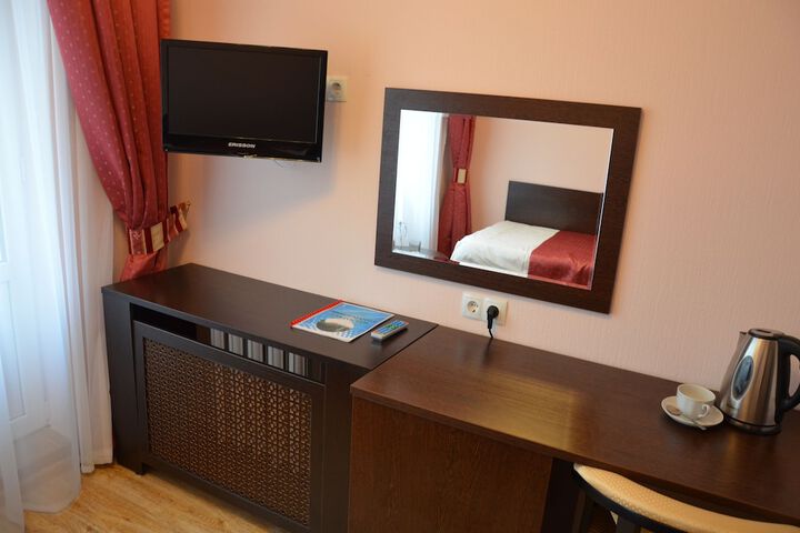 Room 2 of 63