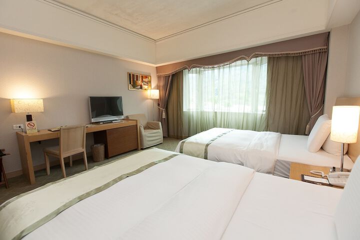 Room 25 of 90