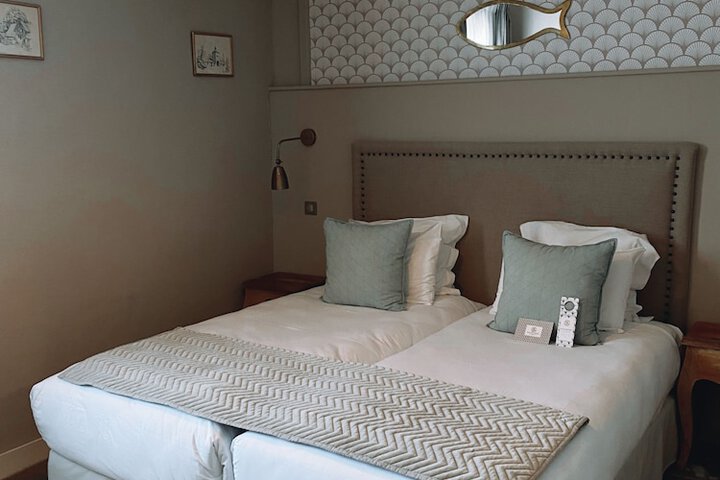 Room 10 of 48