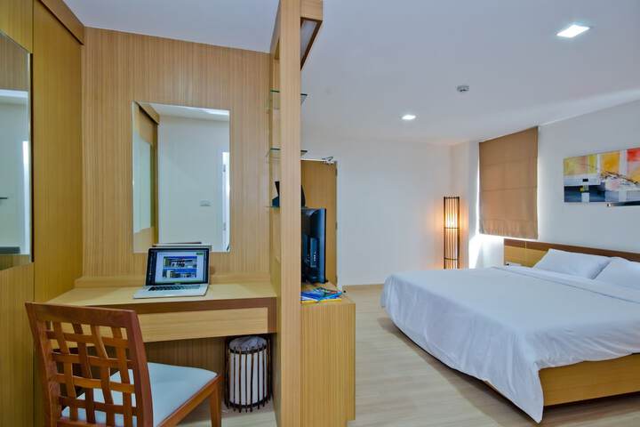 Room 13 of 42