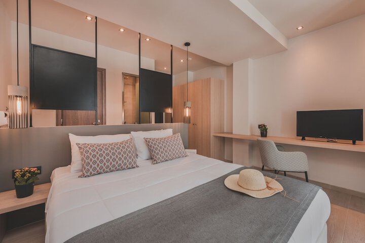Room 4 of 28
