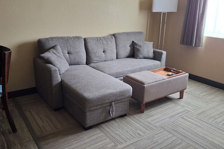 Room 17 of 36