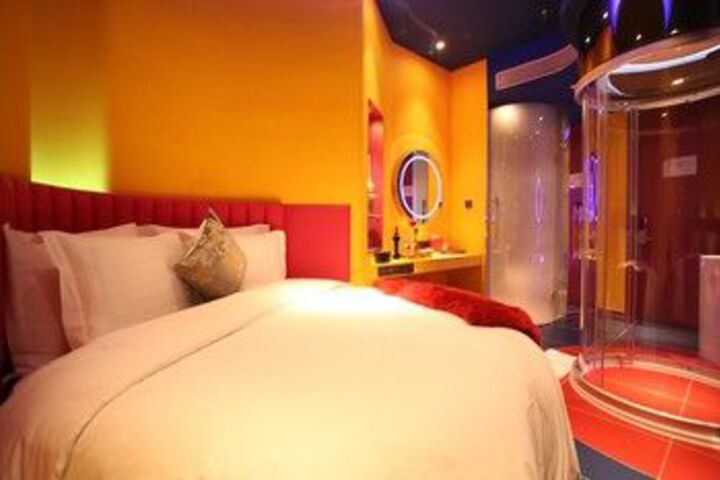 Room 28 of 96