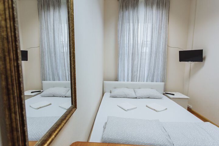 Room 28 of 76