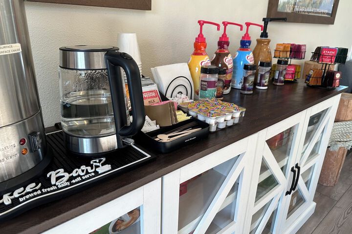 Breakfast/Coffee Service 122 of 181