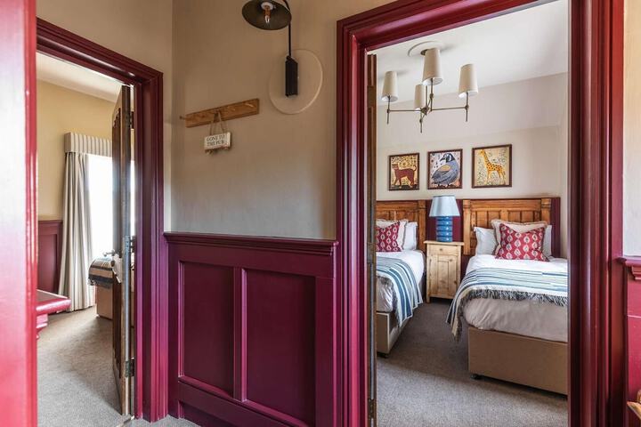 Room 6 of 34