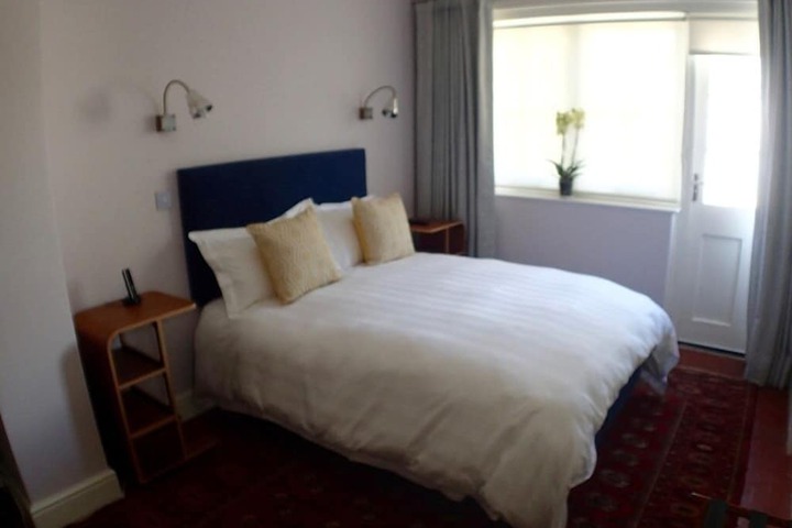 Room 30 of 103