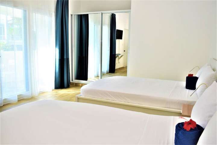 Room 13 of 80