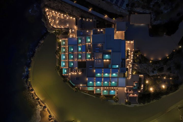 Hotel 84 of 100
