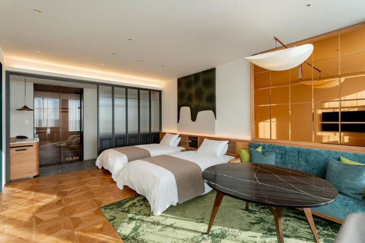 Room 32 of 190