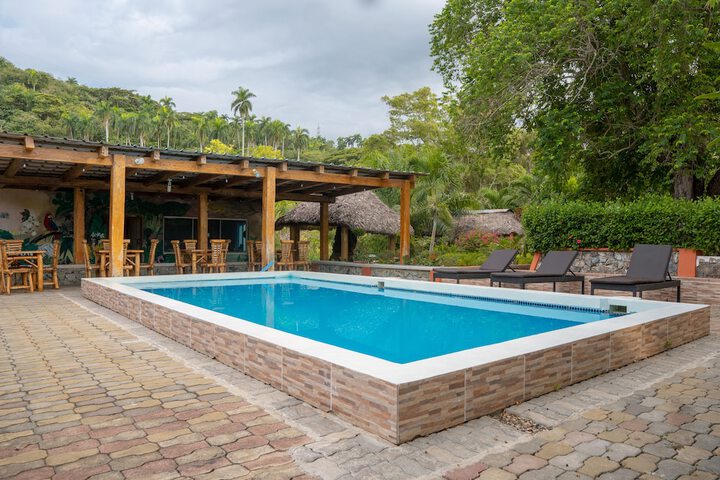 Pool 21 of 37