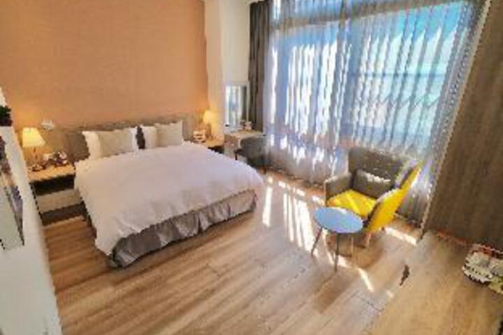 Room 3 of 28