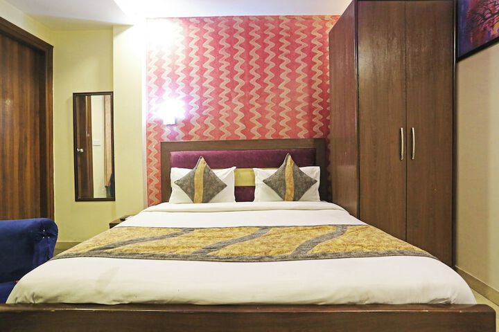 Room 27 of 63