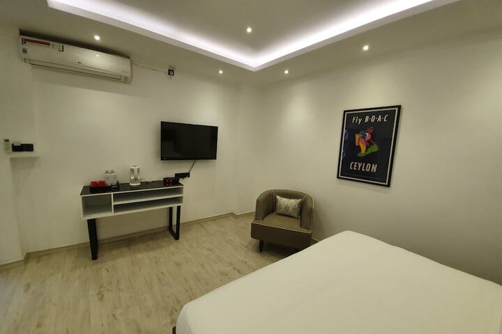 Room 9 of 24