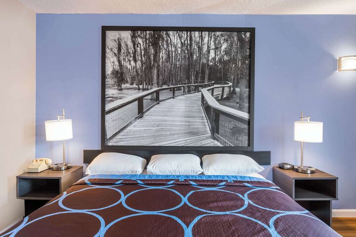 1 King Bed (1 of 6)